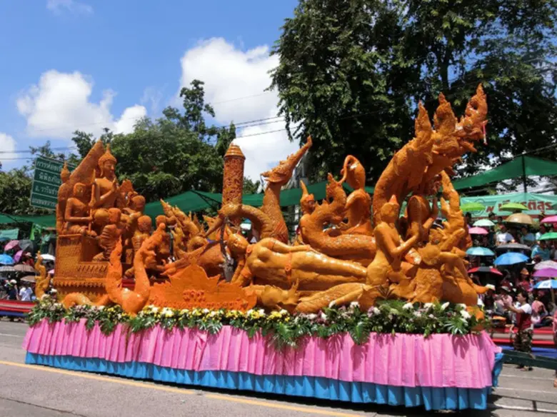 คลื่นข่าว FM 100.5 MCOT News Network จัดกิจกรรม “100.5 พาเที่ยวอุบลฯ แห่เทียน ท่องวัฒนธรรม ความทรงจำไม่รู้ลืม”