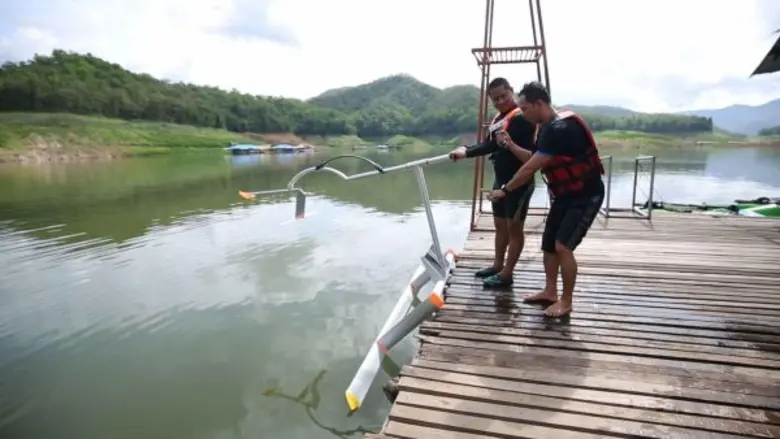 “สมจิตร” โชว์เหนือธรรมชาติ วัดความเร็วกับเรือหางยาว ใน “อึ้งทึ่งเสียว”