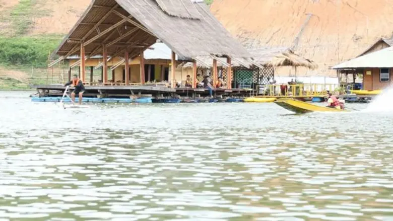 “สมจิตร” โชว์เหนือธรรมชาติ วัดความเร็วกับเรือหางยาว ใน “อึ้งทึ่งเสียว”