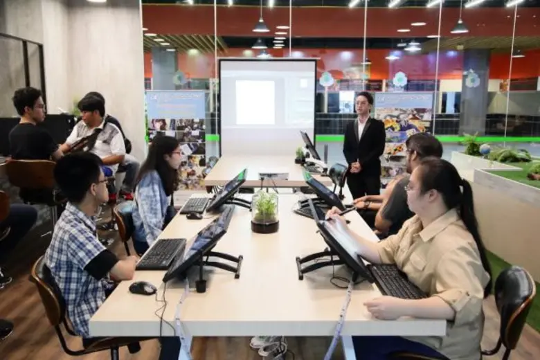 ซีนเนอร์ยี เทคโนโลยี เปิดตัว ซีน ฮับ (SYN HUB) อย่างเป็นทางการ พร้อมมอบบริการแบบครบวงจรแก่กลุ่ม Startups และ Makers เป็นที่แรกในไทย ต่อยอดเครือข่ายดันผลงานจากมันสมองคนไทยก้าวไกลสู่ระดับอินเตอร์