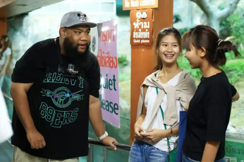 "ช่วยฉันที Do me a favor" (ดูมีอะเฟเวอร์)...