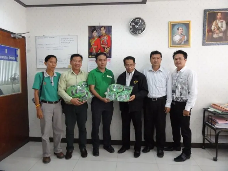 โครงการรถไฟฟ้าสายสีเขียว(เหนือ) ช่วงหมอชิต-สะพานใหม่-คูคต จัดกิจกรรมประชาสัมพันธ์โครงการฯ ร่วมกับผู้อำนวยการเขตการเดินรถที่ 1 ขสมก. คณะผู้บริหารและพนักงานขับรถ ร่วมแจกพัดให้แก่ผู้โดยสารและแขวนในรถประจำทาง