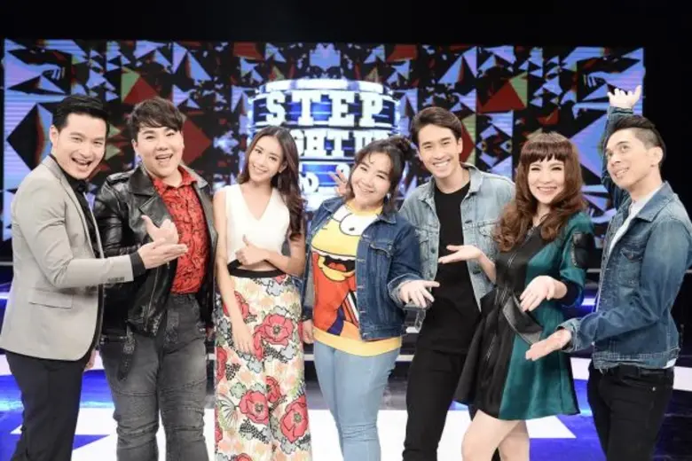 ทีวีไกด์: รายการ “STEP RIGHT UP ใครเก่ง...ใครได้” “บุ๊กโกะ” อ้อนแรง พิชิตเกมสำเร็จ ขอหอมแก้ม “บอสเอ” ฟอดใหญ่!!!