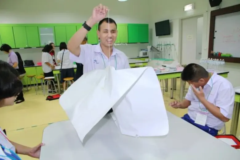 เปิดประสบการณ์การเรียนรู้วิทยาศาสตร์ในโลกมืด กับ “ค่ายวิทยาศาสตร์และเทคโนโลยีสำหรับนักเรียนที่มีความบกพร่องทางการเห็น” ครั้งที่ 9