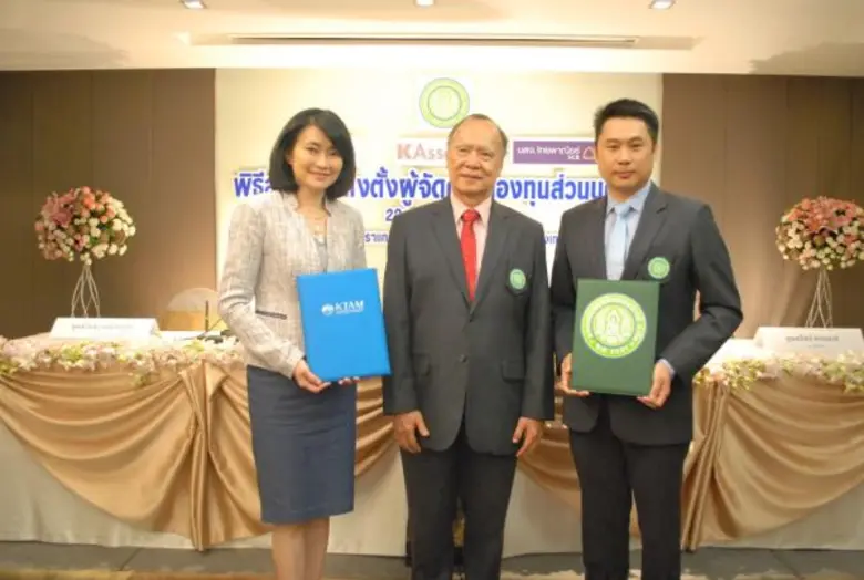 นางชวินดา หาญรัตนกูล (ซ้าย) กรรมการผู้จัด...