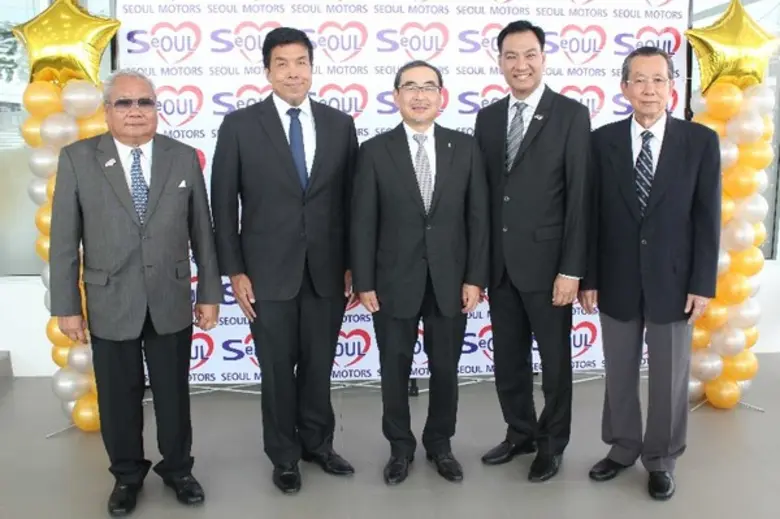 ชัชชาติ สิทธิพันธุ์ (ที่ 2 จากซ้าย) อดีตร...