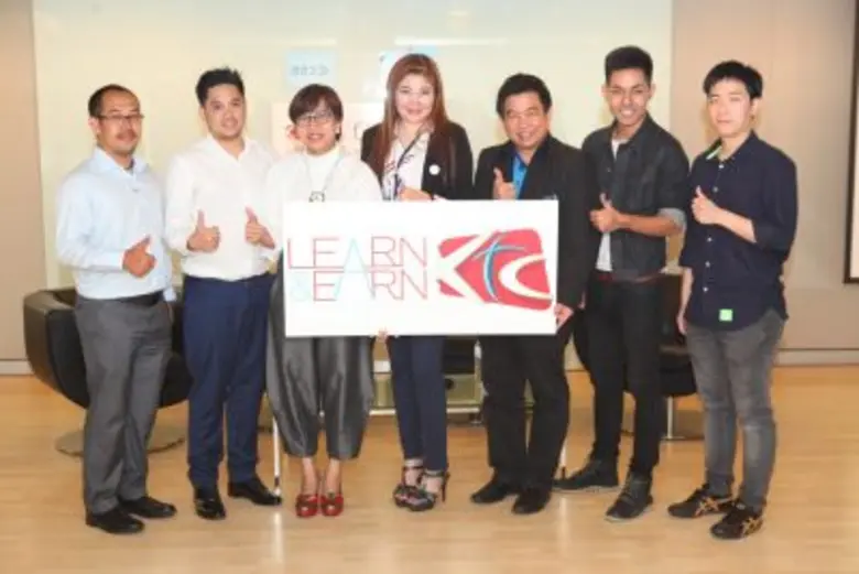 นางสาวพจนีย์พร ชำนาญภักดี ผู้อำนวยการ ทรั...