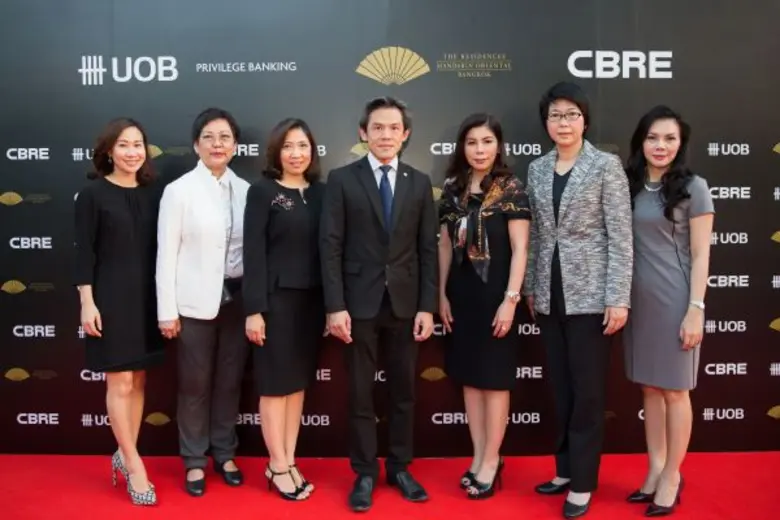 บุคคลในภาพข่าว: ธนวันต์ ชัยวัฒนะ (กลาง) ก...