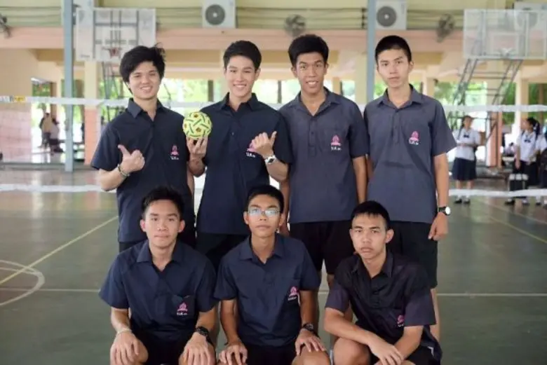 รายการ "รถโรงเรียน High School Reunion" อ...