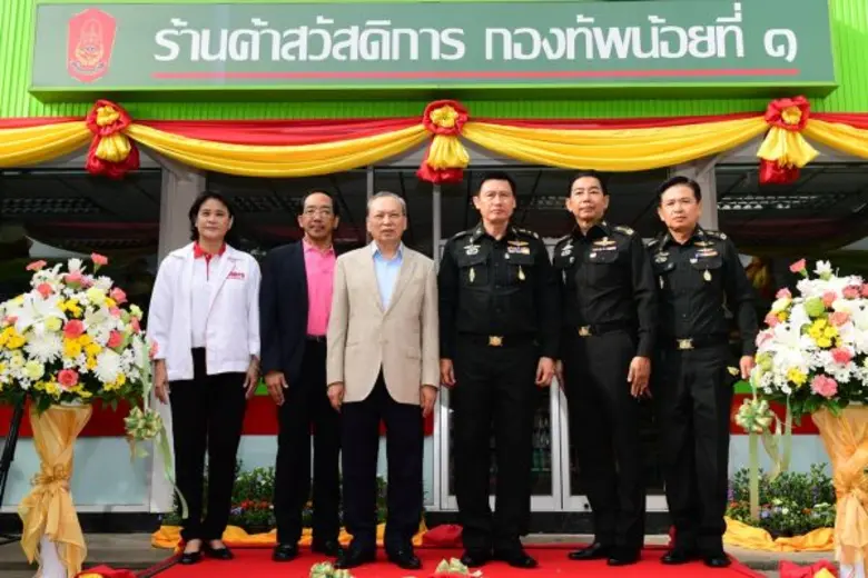 พลโท เทพพงศ์ ทิพยจันทร์ (ที่ 3 จากขวา) แม...