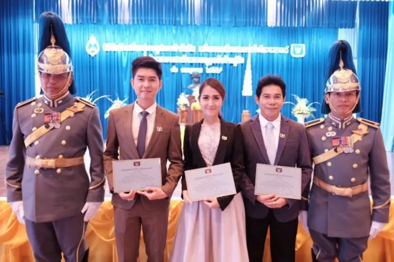 ศิลปินตัวอย่างที่ดี ขอร่วมแสดงความยินดีที...