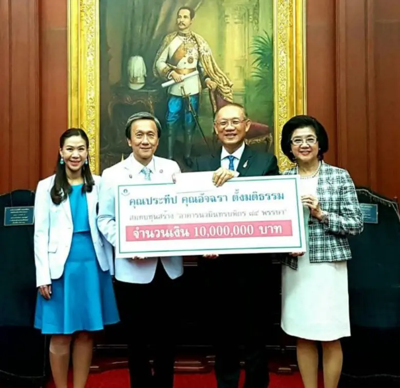 ดร.ประทีป ตั้งมติธรรม ประธานกรรมการบริหาร...