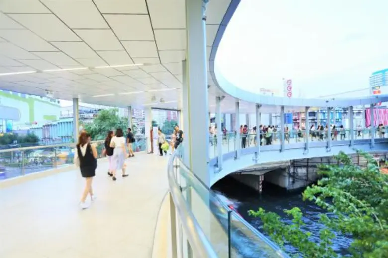 เดอะ แพลทินัม กรุ๊ป เชิญชวนใช้บริการ Bangkok Skyline เฟส 1