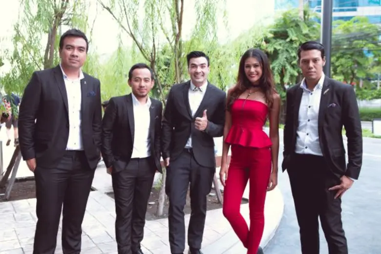 “แนท อนิพรณ์” สลัดมงกุฏ ตามง้อ “ตั๊ก บริบูรณ์” ใน MV.“พนักงานดับเพลิง” เพลงใหม่จาก “ลาบานูน”