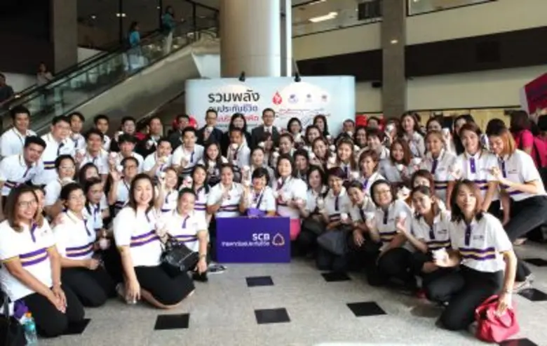 นางสาวนฤมล เจียรานุราช (แถวบนสุด ที่ 3 จา...