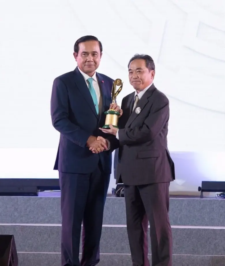 พลเอกประยุทธ์ จันทร์โอชา นายกรัฐมนตรี มอบ...