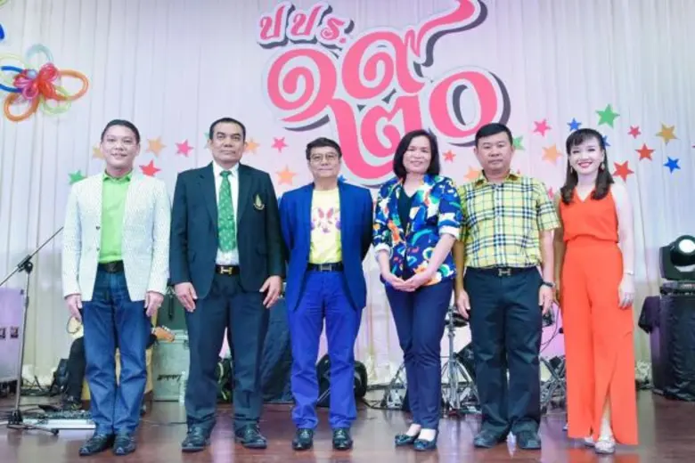 ดร.ชาญกฤช เดชวิทักษ์ (ที่ 1 จากซ้าย) รองป...