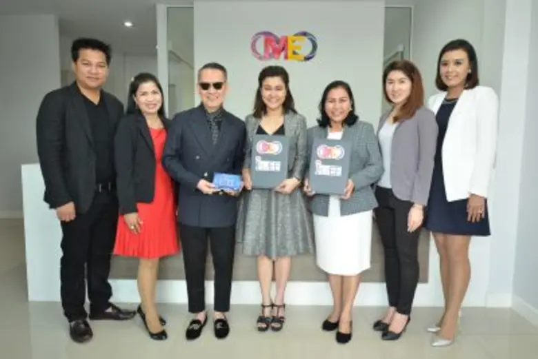 สลิลาพร กองทองมณีโรจน์ (คนกลาง)ประธานเจ้า...