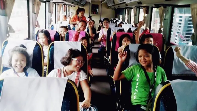 นครชัยแอร์ สนับสนุนรถรับ-ส่ง ให้กับเยาวชนเร่ร่อน กำพร้า ด้อยโอกาส เข้ารับชมการแสดงโขนชุดหนุมาน(ปฐมบทแห่งจินตนาการ)