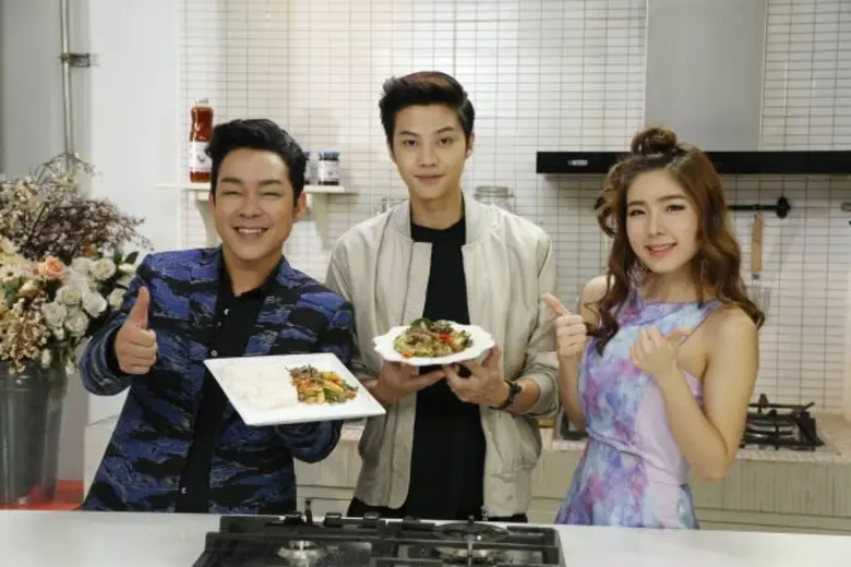 แขกรับเชิญ เทป 1 : " แบงค์ ธิติ มหาโยธารั...