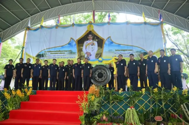 พลเอกฉัตรชัย สาริกัลยะ รัฐมนตรีว่าการกระท...