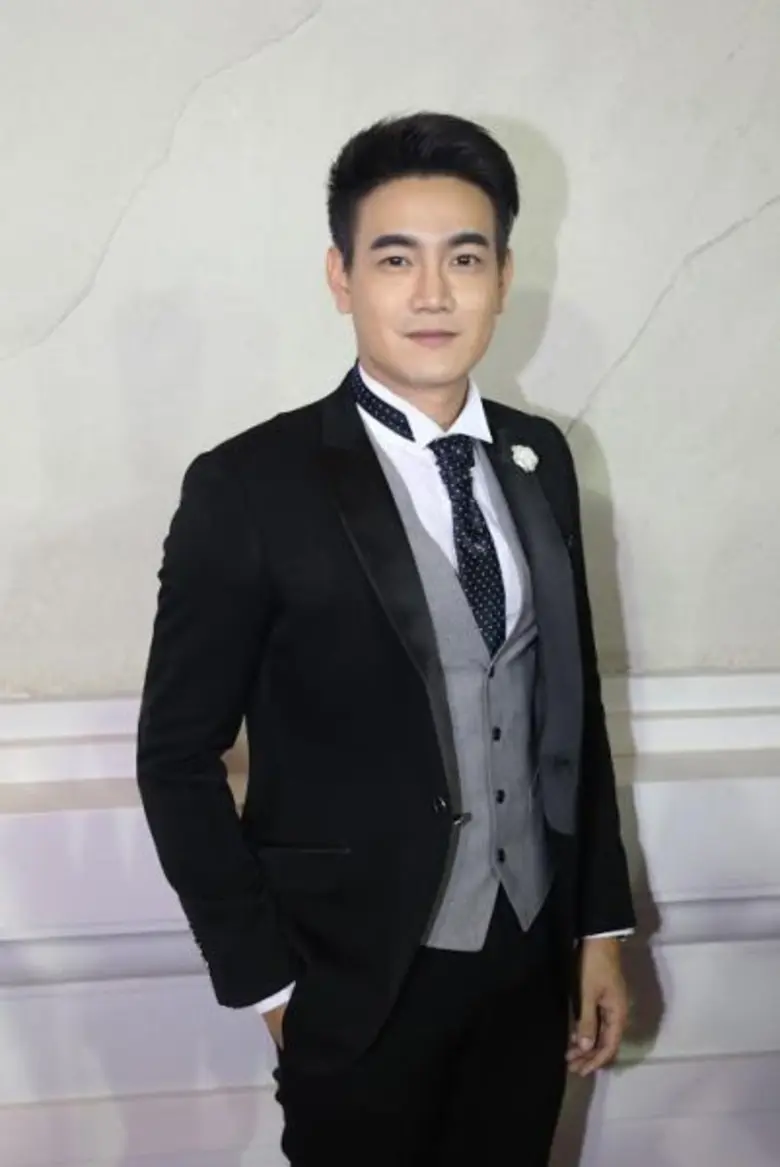 ข่าวซุบซิบ: ดร.องอาจ สิงห์สำพอง/ฟลุ๊ค-จิระ/เนย ซินญอริต้า” ร่วมงาน “เปิดตัวสถานีโทรทัศน์ศิริราชและศิริราชแชนแนล แอปพลิเคชั่น