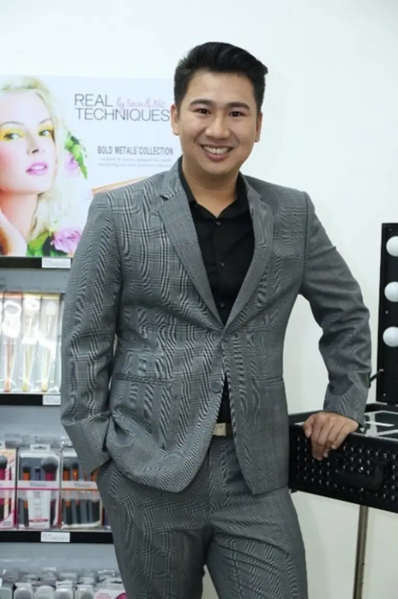 หลังจากสะสมประสบการณ์กับหลากหลายแบรนด์ดัง...