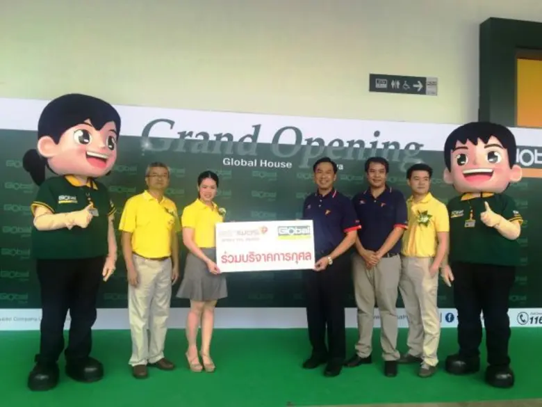 นายสาธิต สุดบรรทัด (ที่ 3 จากซ้าย) กรรมกา...