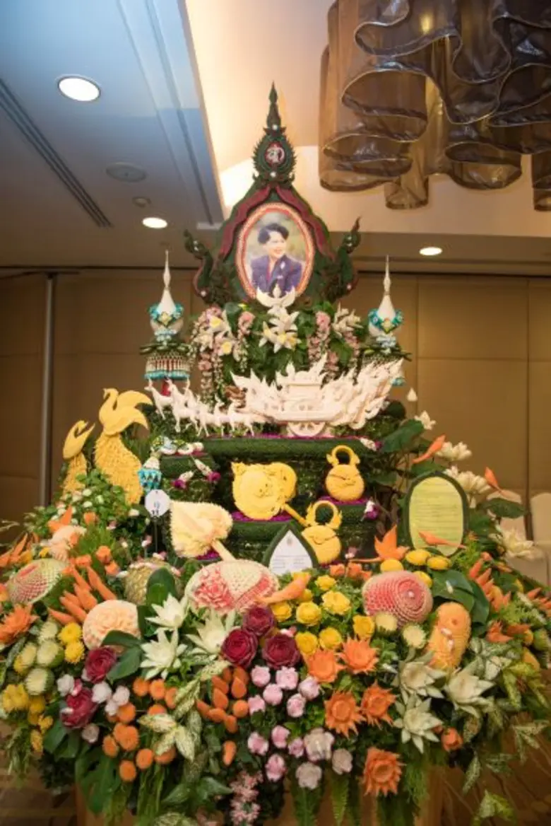 เป๊ะปังอลังเวอร์!! ชมผลงานแกะสลักผัก ผลไม...