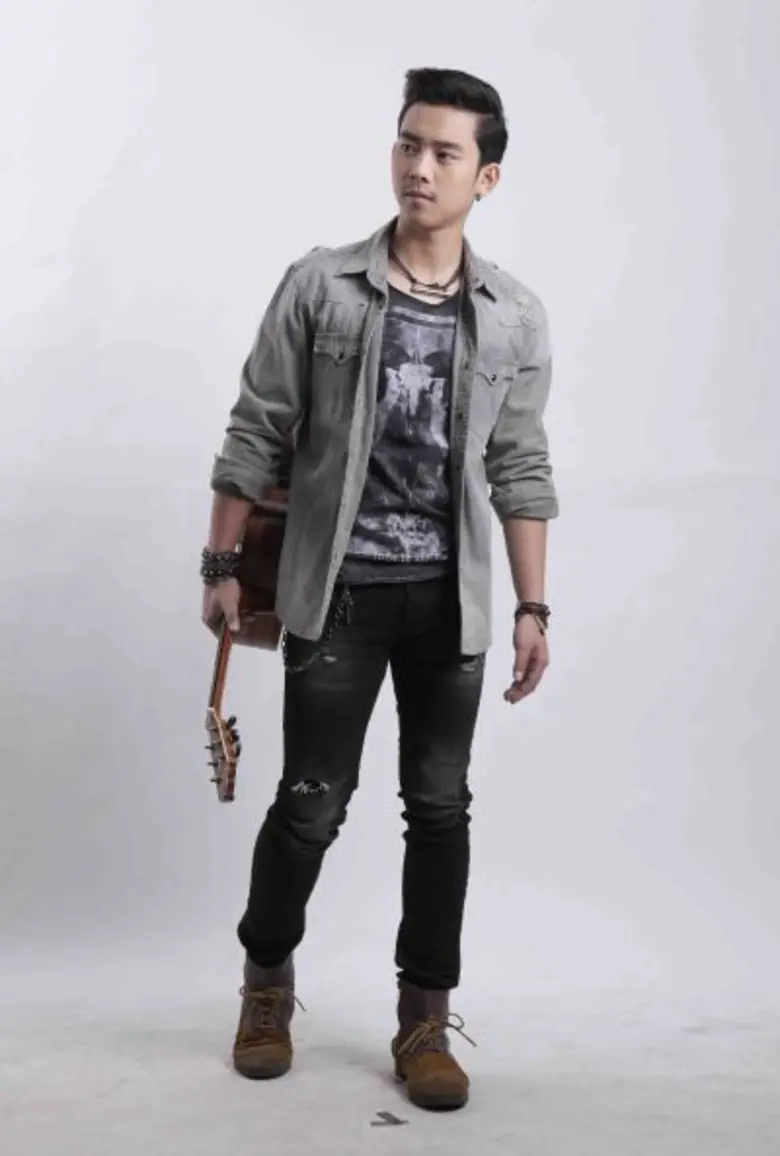 เป็นผู้อยู่เบื้องหลังศิลปินหลายคนจนนับไม่...