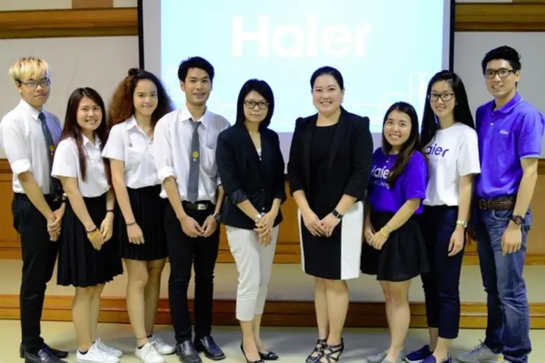 นางสาวประภัสสร สุภาพ ผู้ช่วยรองประธาน ฝ่า...