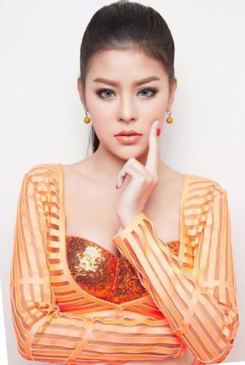 ต้อนรับเดือนแห่งวันแม่ เป็นอีกหนึ่งศิลปิน...