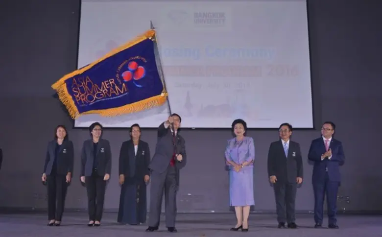 ดร.มัทนา สานติวัตร อธิการบดีผ่านพ้นวาระมหาวิทยาลัยก...