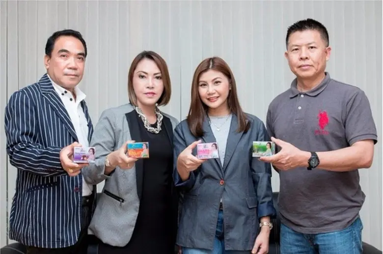 เมื่อเร็วนี้ นายสกล หาญตระกูล (ที่ 1 จากซ...