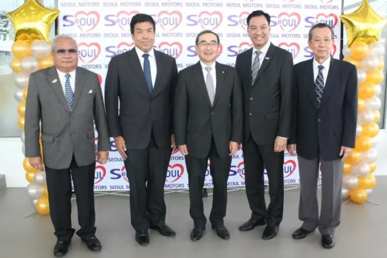 ชัชชาติ สิทธิพันธุ์ (ที่ 2 จากซ้าย) อดีตร...