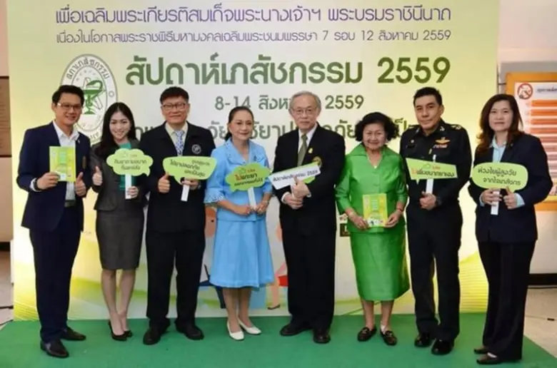 นอกจากจะให้สัมภาษณ์นักข่าวได้หายข้อข้องใจ...