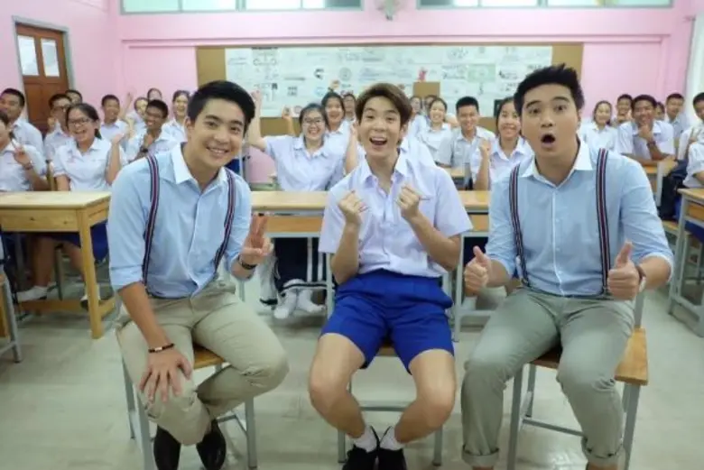 รายการ "รถโรงเรียน High School Reunion" อ...
