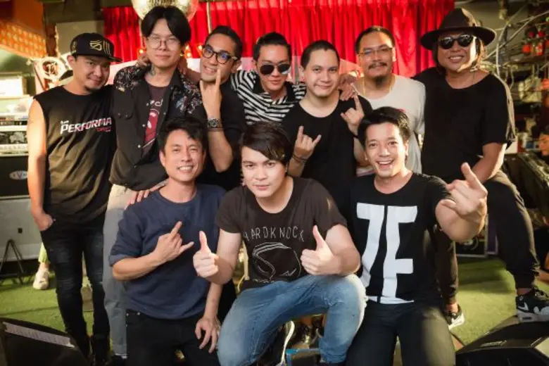 เล่นเอาสาวกแฟนเพลงถึงกับนั่งไม่ติดเมื่อได...