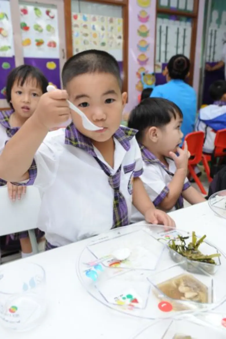 อนาคตของชาติอยู่ในทุกคำที่ลูกทาน