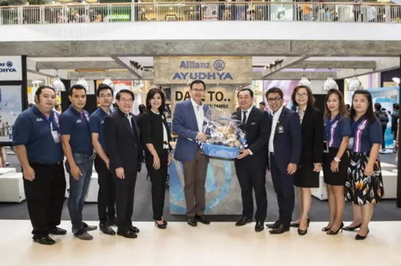 ดร.สุทธิพล ทวีชัยการ(ที่6จากซ้าย) เลขาธิก...