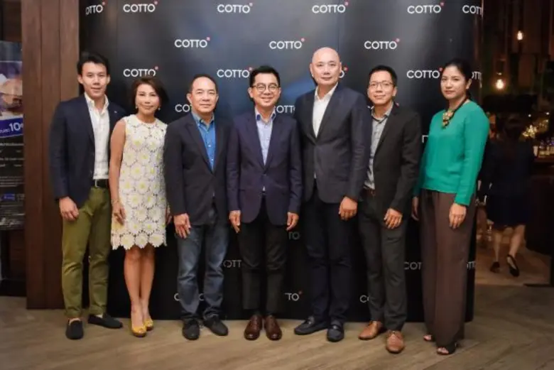 นายอนุวัตร เฉลิมไชย (กลาง) แบรนด์ไดเร็กเต...