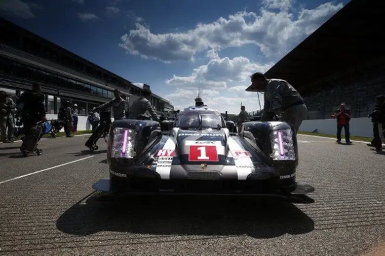 เทคโนโลยี Hybrid อันล้ำเลิศของสุดยอดรถแข่ง ปอร์เช่ LMP1