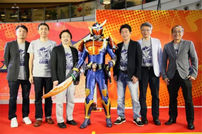 นายกฤษณ์ สกุลพานิช (ขวา) ประธานเจ้าหน้าที่บริหาร บร...