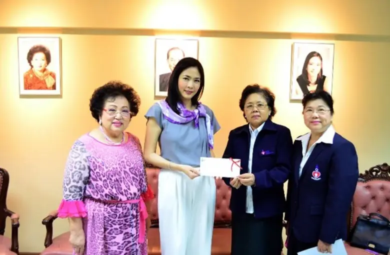 คุณกาญจนา สายสิริพร ประธานกรรมการ และ คุณ...