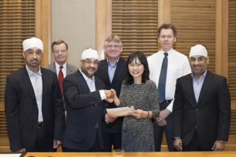 คุณกิรินทร์ นฤหล้า (แถวหน้า ที่ 2 จากซ้าย) กรรมการผ...