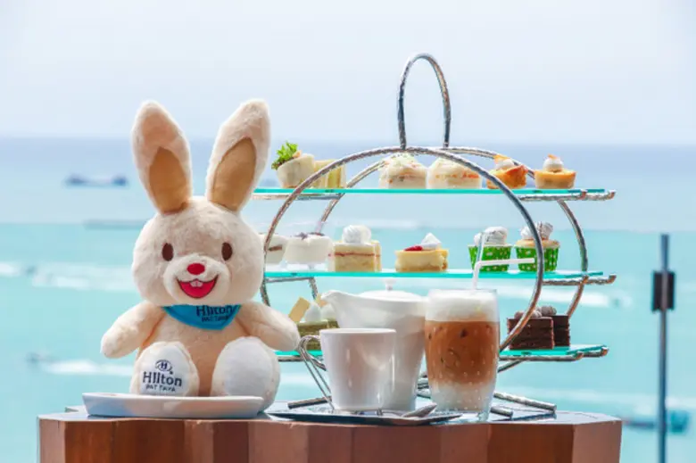 ดริฟท์บาร์ โรงแรมฮิลตัน พัทยา ชวนคุณมาพัก...