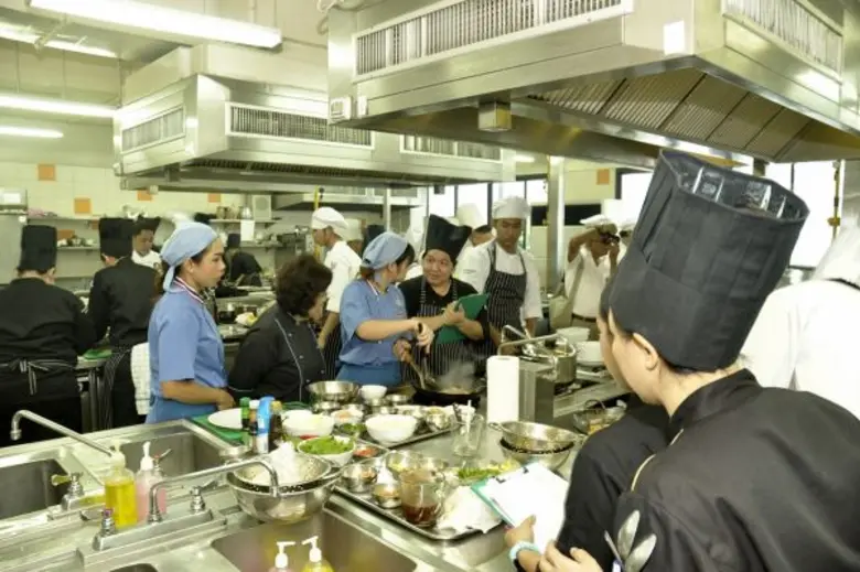 สถาบันอาหาร เดินหน้าปั้น “มาตรฐานอาหารไทย” ไม่ให้ผิดเพี้ยน นำร่องสูตรต้นแบบ 13 เมนู โดยกูรูระดับประเทศ