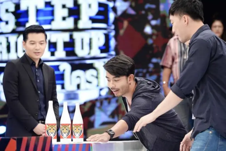 ทีวีไกด์: รายการ “STEP RIGHT UP ใครเก่ง...ใครได้” “สมรักษ์ คำสิงห์” ไม่ได้โม้!!! พร้อมประลองเดือด เกมแห่งศักดิ์ศรี