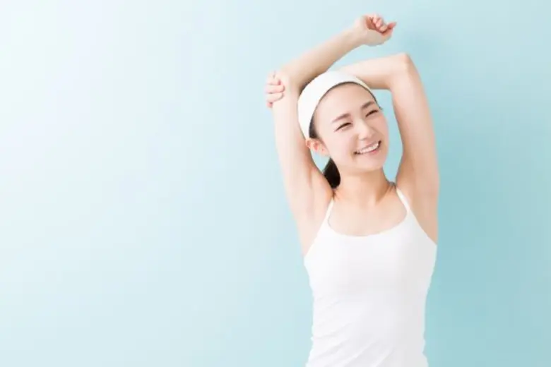 เผยเคล็ดลับการกำจัดขนใต้วงแขนด้วยการแว็กซ์เพื่อผิวเรียบเนียนต่อเนื่อง