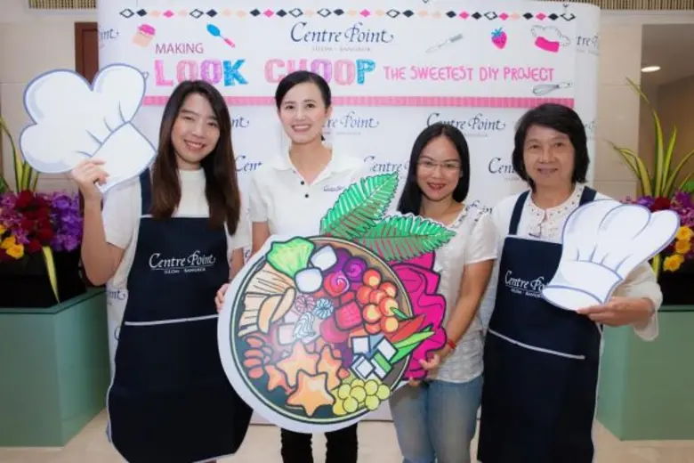 นางศิริพร ปรมสวัสดิ์ (กลาง) ผู้อำนวยการฝ่...